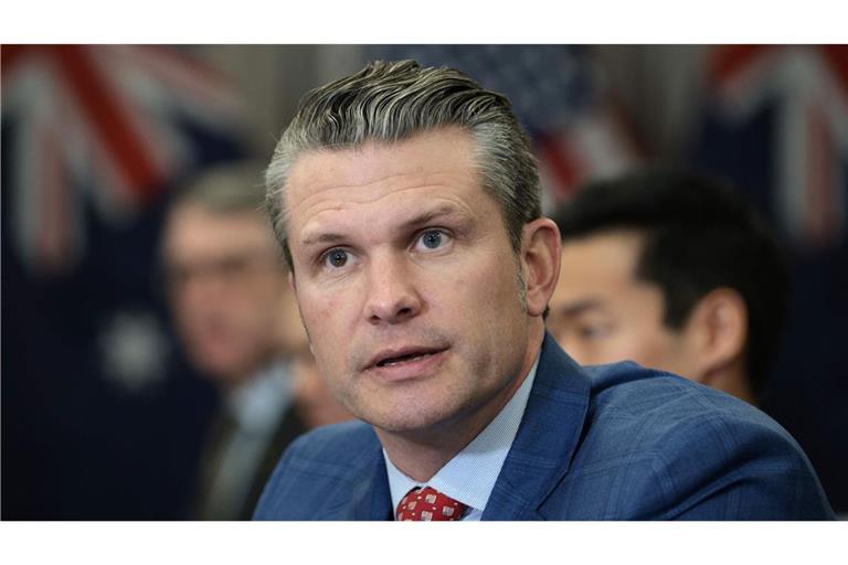 US-Verteidigungsminister Pete Hegseth erklärte die Umbenennung damit, die „Politik aus der Namensgebung“ herausnehmen zu wollen.