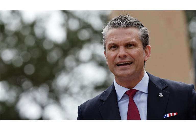 US-Verteidigungsminister Pete Hegseth hält eine Rede auf dem US-Friedhof in der Normandie anlässlich des 82. Jahrestages der D-Day-Landung in Colleville-sur-Mer.