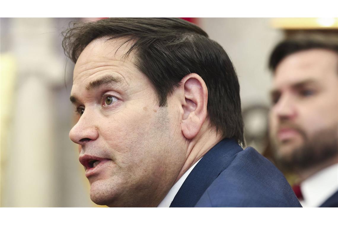 US-Vizepräsident JD Vance (Hintergrund) und US-Außenminister Marco Rubio empfangen am Mittwoch den dänischen Außenminister Løkke Rasmussen in Washington.