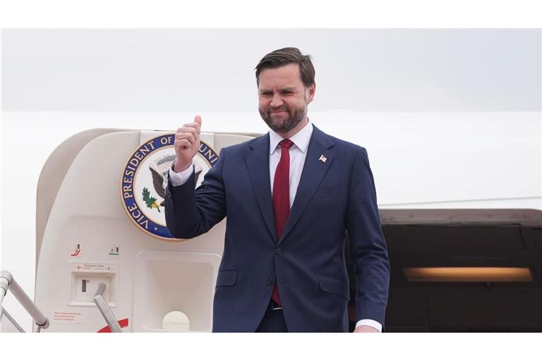 US-Vizepräsident J.D. Vance trifft zu Gesprächen mit Vertretern des Iran in Islamabad ein.