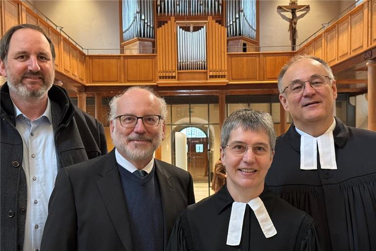 Ute Bögel wurde von Rainer Köpf (rechts) in das Amt eingeführt. Diakon Friedemann Heinritz und Pfarrer Martin Trugenberger (von links) gratulierten. Foto: privat