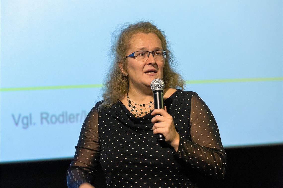 Ute Reuter forscht zu den Themen Personalentwicklung, Diversity Management sowie Dienstleistungs- und Innovationsmanagement. Foto: J. Fiedler