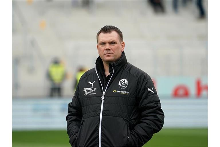 Uwe Koschinat, Trainer vom SV Sandhausen. Foto: Hasan Bratic/dpa/Archivbild