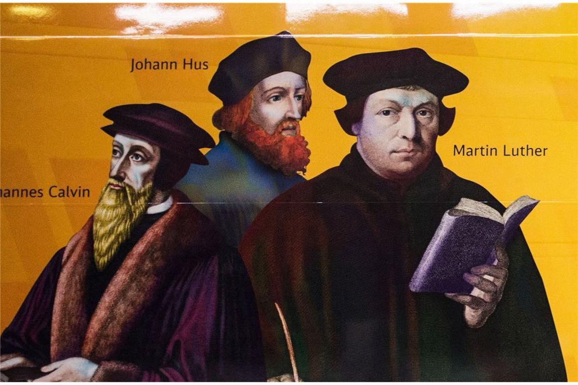 Väter der Reformation: Johannes Calvin, Johannes Hus und  Martin Luther.