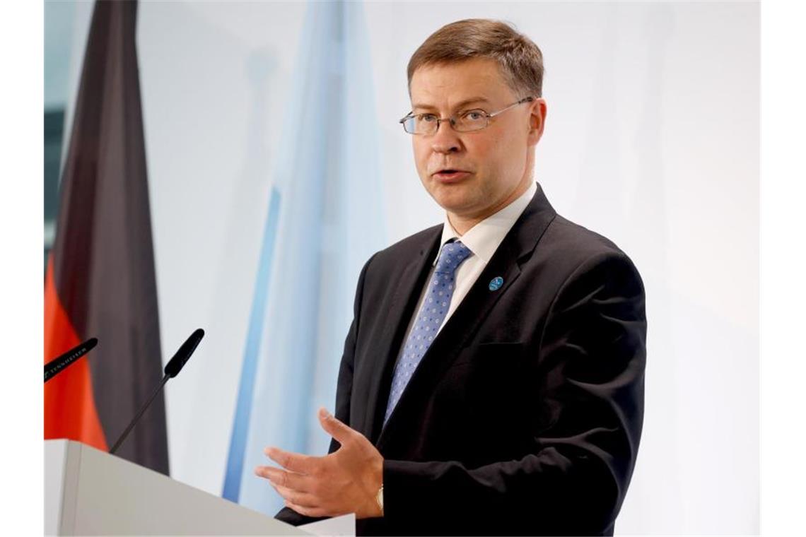 Valdis Dombrovskis, EU-Vizepräsident und Kommissar für Wirtschaft und Kapitaldienstleistungen, fordert eindringlich zur Zusammenarbeit zwischen Europa und den USA auf. Foto: Odd Andersen/AFP