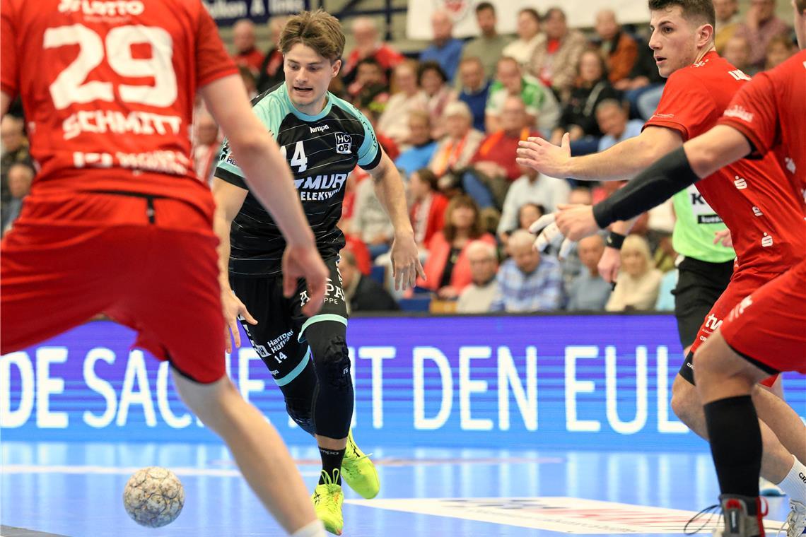 Valentin Abt und Oppenweiler/Backnang sehen sich in der zweiten Halbzeit einer Ludwigshafener Übermacht gegenüber. Foto: Alexander Hornauer