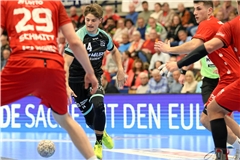 Valentin Abt und Oppenweiler/Backnang sehen sich in der zweiten Halbzeit einer Ludwigshafener Übermacht gegenüber. Foto: Alexander Hornauer