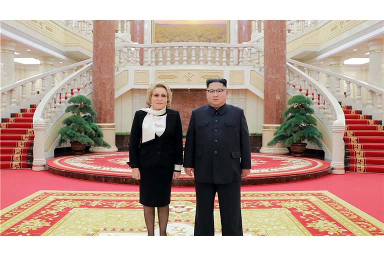 Valentina Matwijenko - hier bei einem Treffen mit Nordkoreas Staatschef Kim Jong Un - gilt als enge Vertraute von Kremlchef Wladimir Putin noch aus Petersburger Zeiten. (Archivbild)