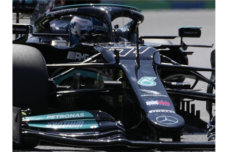 Valtteri Bottas aus Finnland räumte mehrere Autos ab. Foto: Darko Bandic/AP/dpa