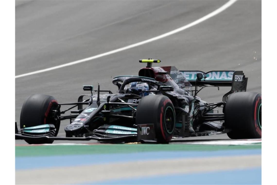 Hamilton verpasst 100. Pole Position Valtteri Bottas fuhr in Portugal auf die Pole. Foto: Manu Fernandez/AP/dpa