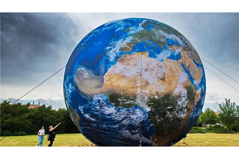 Veränderungen an der Erdoberfläche und in der Atmosphäre beeinflussen die Erdrotation. (Archivbild)