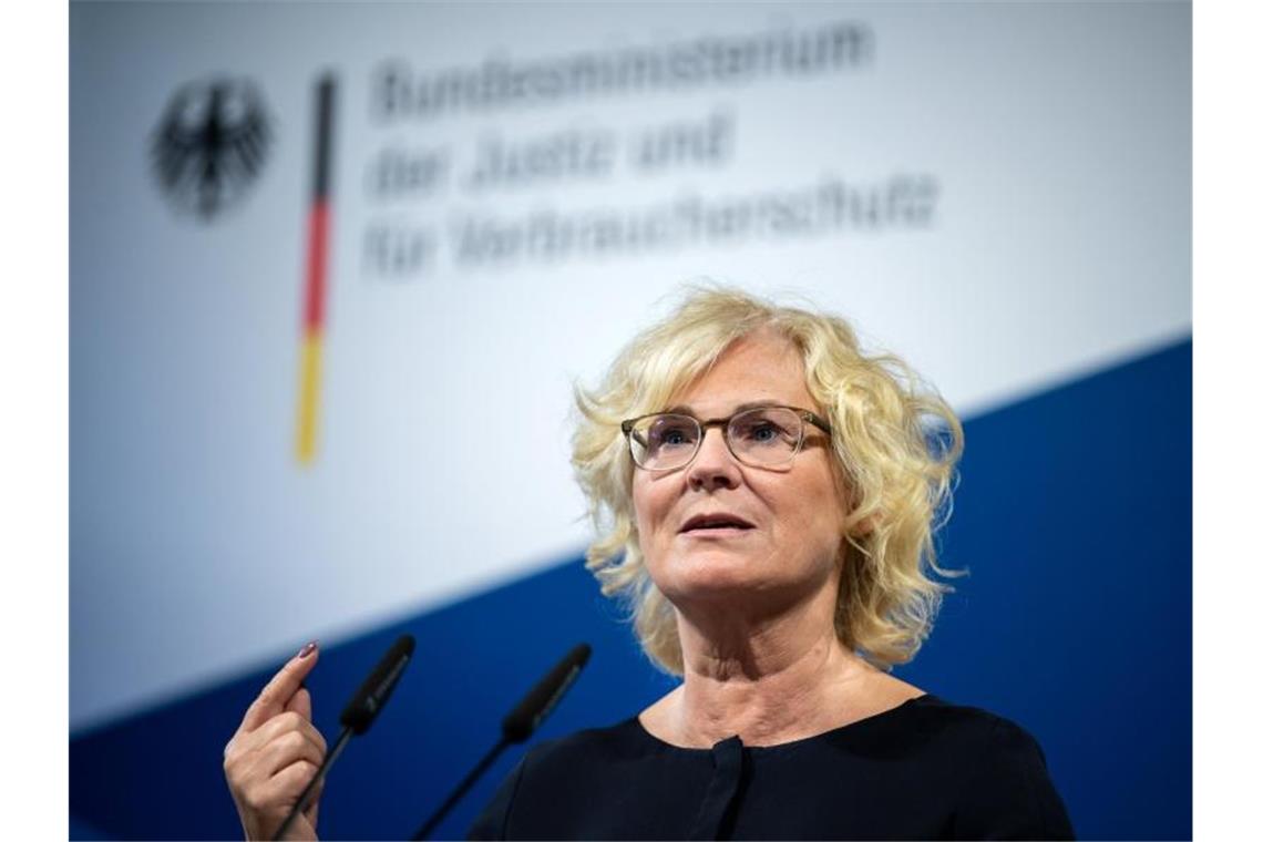 „Verantwortung darf nicht länger nur auf Einzelne geschoben werden“: Bundesjustizministerin Christine Lambrecht. Foto: Bernd von Jutrczenka/dpa