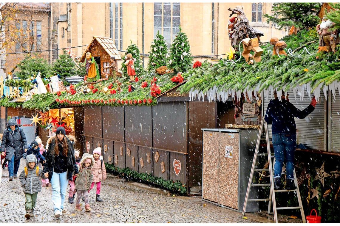 Verbarrikadierte Stände darf es beim Weihnachtsmarkt während der Öffnungszeiten nicht geben.