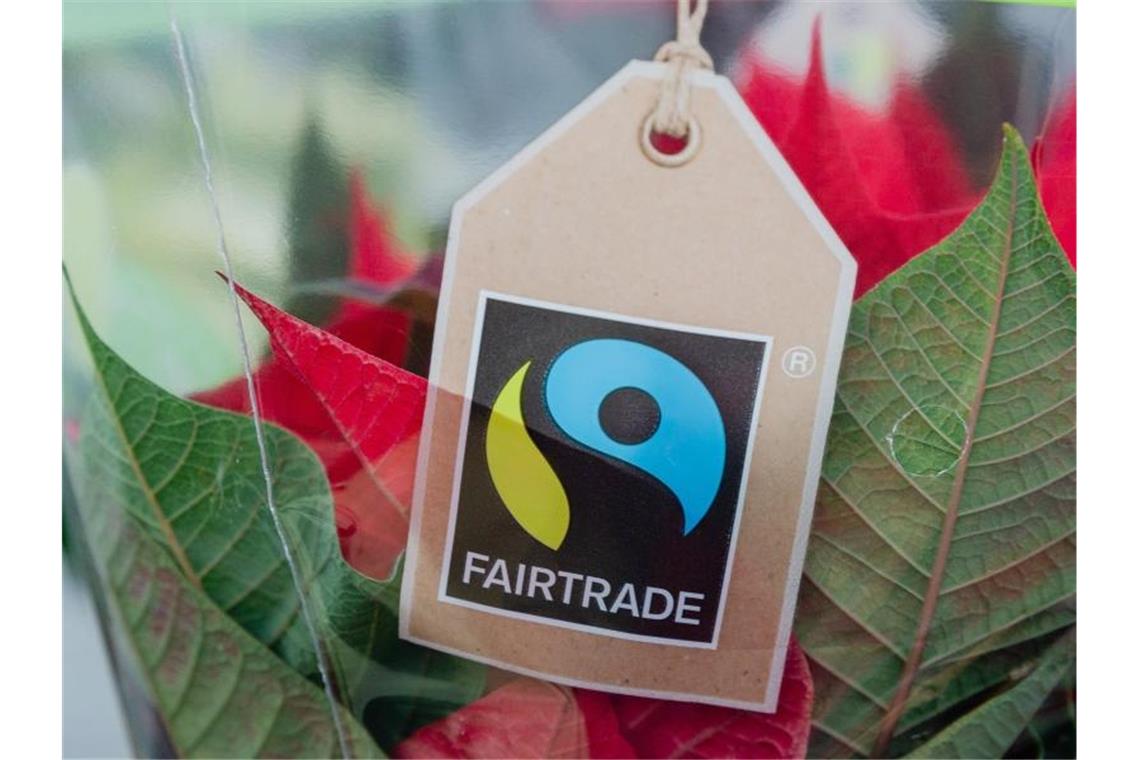 Verbraucher in Deutschland haben 2019 im Schnitt 25 Euro für Produkte mit „Fairtrade“-Siegel ausgegeben. Foto: Markus Scholz/dpa