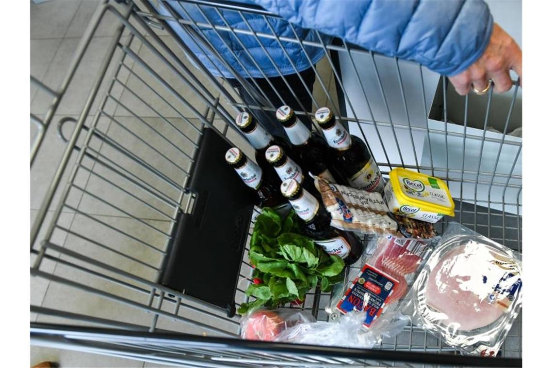 Verbraucher mussten im November dieses Jahres mehr Geld ausgeben für Nahrungsmittel, die unter dem Strich 1,8 Prozent mehr kosteten als im November 2018. Foto: Jens Kalaene/zb/dpa