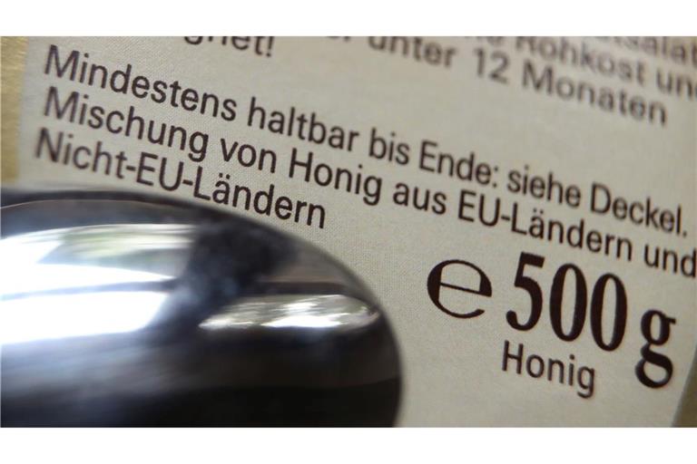 Verbraucherschützer monieren vage Angaben zur Honig-Herkunft "aus EU-Ländern und Nicht-EU-Ländern". (Archivbild)