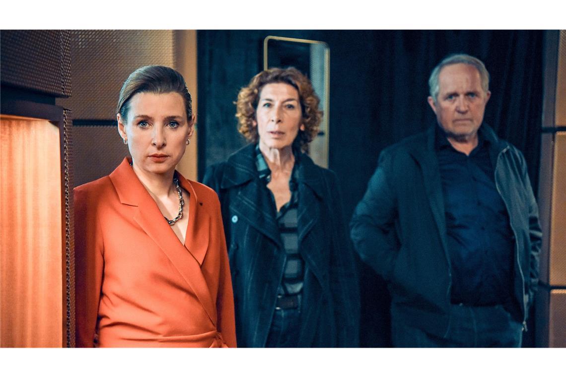 Verdächtig: Alicia Brauer (Martina Ebm, li.), Bibi Fellner (Adele Neuhauser) und Moritz Eisner (Harald Krassnitzer).