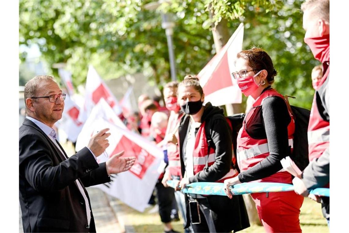 Auftakt für Tarifverhandlungen im öffentlichen Dienst Verdi-Chef Frank Werneke kommt zur Tarifrunde im Öffentlichen Dienst von Bund und Kommunen 2020 in Potsdam. Foto: Britta Pedersen/dpa-Zentralbild/dpa