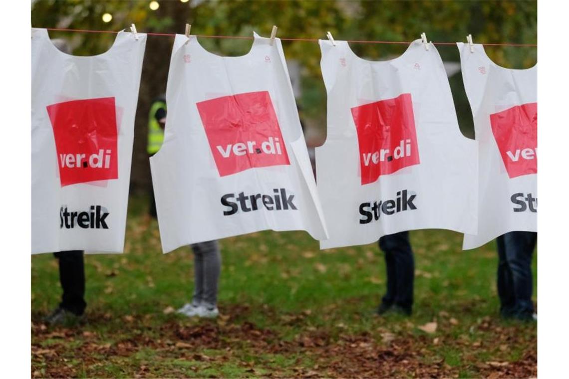 Neue Streiks im öffentlichen Dienst könnten kommen Verdi fordert für die Beschäftigen des Öffentlichen Dienstes 4,8 Prozent mehr Lohn. Foto: Sebastian Willnow/dpa-Zentralbild/dpa