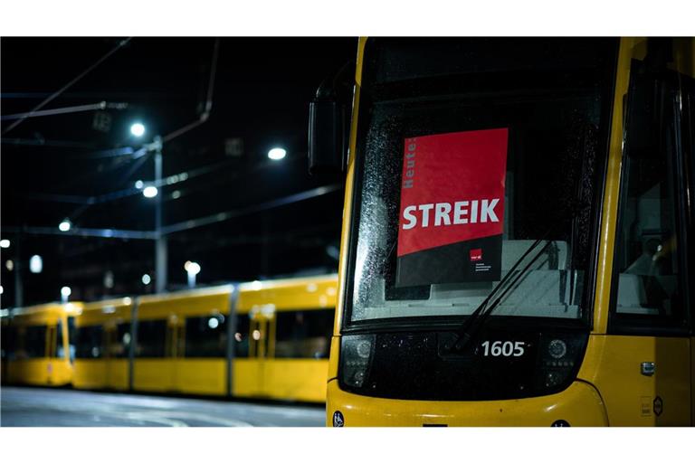 Verdi hat erneut zu einem Warnstreik im Nahverkehr aufgerufen. (Symbolbild)