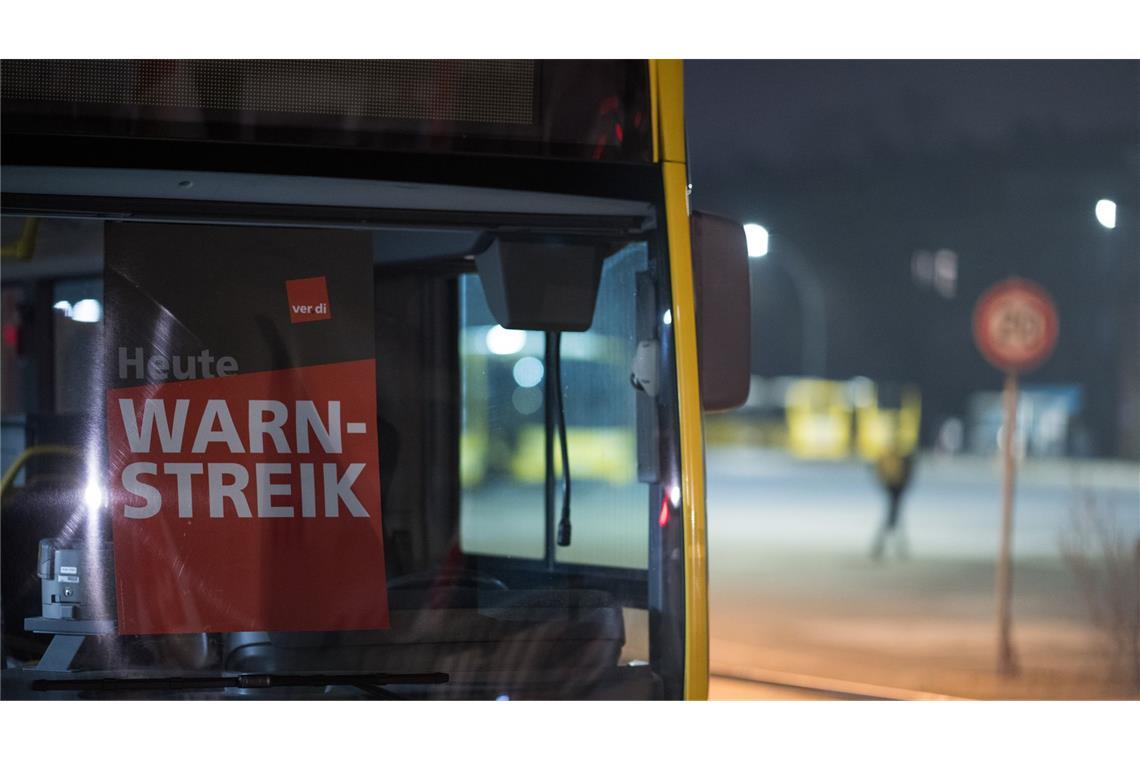 Diese Regionen sind vom Bus-Streik betroffen Verdi ruft die Beschäftigten im privaten Omnibusgewerbe erneut zu Warnstreiks auf. In Baden-Württemberg dürfte es daher zu Einschränkungen bei den Bussen kommen. (Symbolfoto)