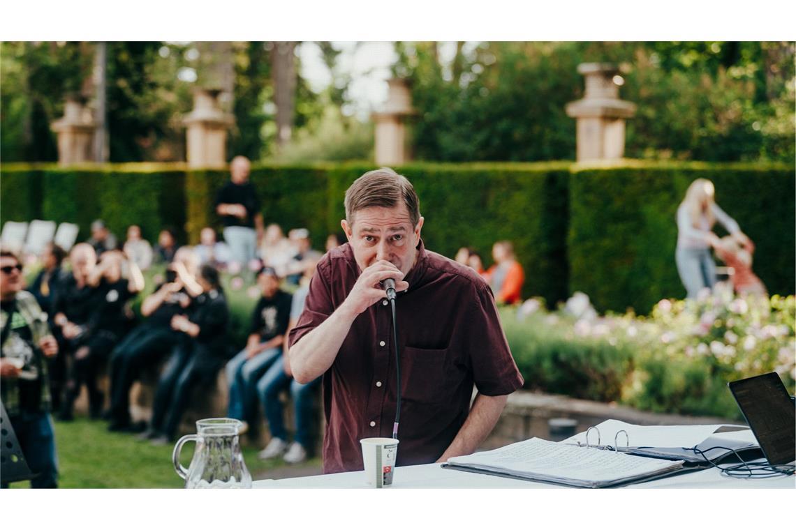 Von Cancel Culture bis Heartbreakerei – Highlights des Stuttgarter Popfests Vereint viele Geschmäcker: Andreas Dorau bei seinem Auftritt im Park der Villa Reitzenstein.