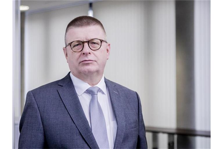 Verfassungsschutz-Präsident Thomas Haldenwang: „Auch im Vorfeld einer Wahl müssen wir die Öffentlichkeit informieren dürfen, wenn wir verfassungsfeindliche Bestrebungen jeglicher Art wahrnehmen.“. Foto: Christoph Soeder/dpa
