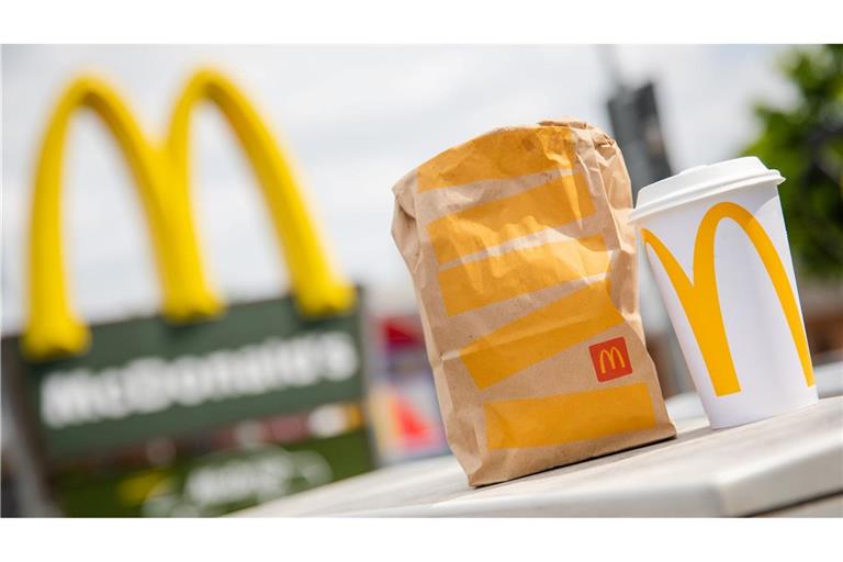 Vergangenes Jahr sind mehr Menschen zu McDonald's, Burger King und Co. gegangen und haben dort mehr Geld ausgegeben.