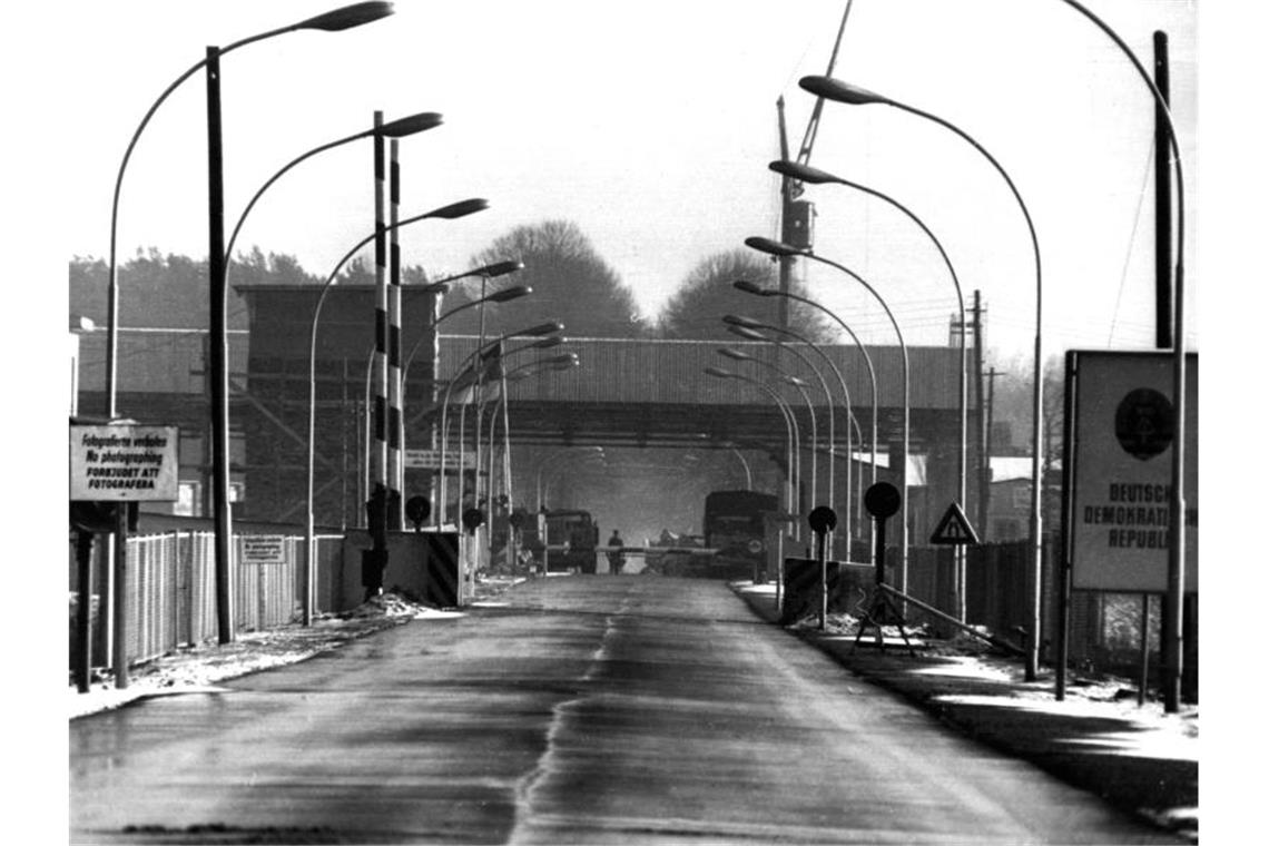 Vergrößerungs- und Modernisierungarbeiten am DDR-Kontrollpunkt Selmsdorf, aufgenommen Anfang Februar 1972. Foto: dpa