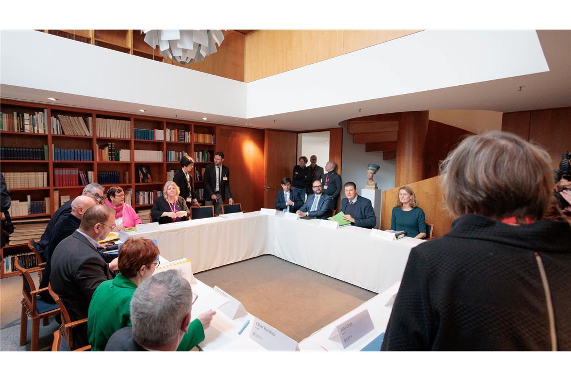 Verhandlungsbeginn in Berlin.