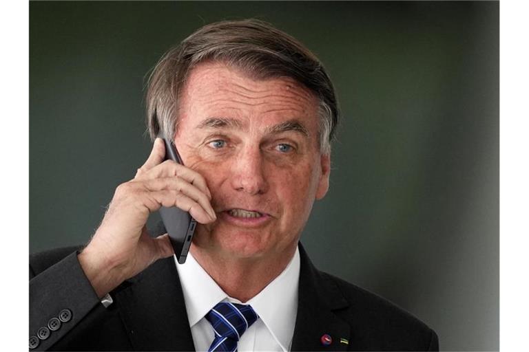Verharmlost das Coronavirus seit Beginn der Pandemie und lehnt Schutzmaßnahmen sowie Einschränkungen ab: Jair Bolsonaro. Foto: Eraldo Peres/AP/dpa