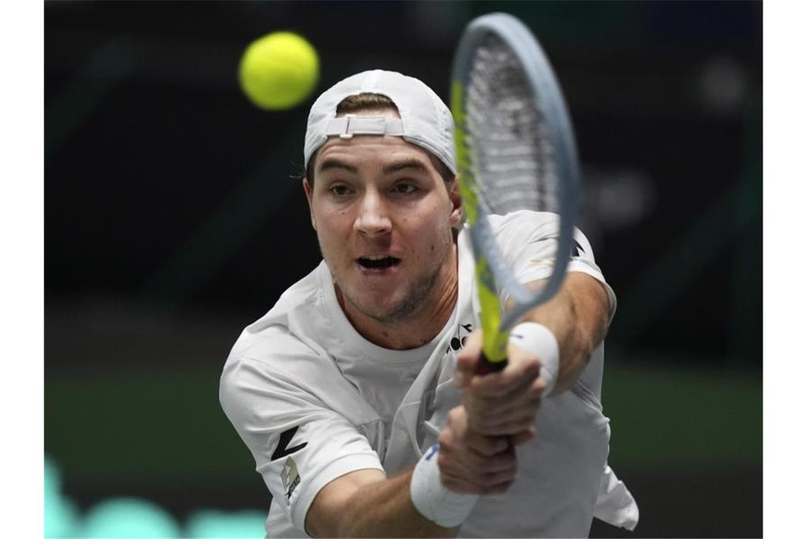 Erstmals seit 2007: DTB-Herren erreichen Halbfinale Verhinderte das frühzeitige Aus der deutschen Tennis-Herren: Jan-Lennard Struff in Aktion. Foto: Michael Probst/AP/dpa