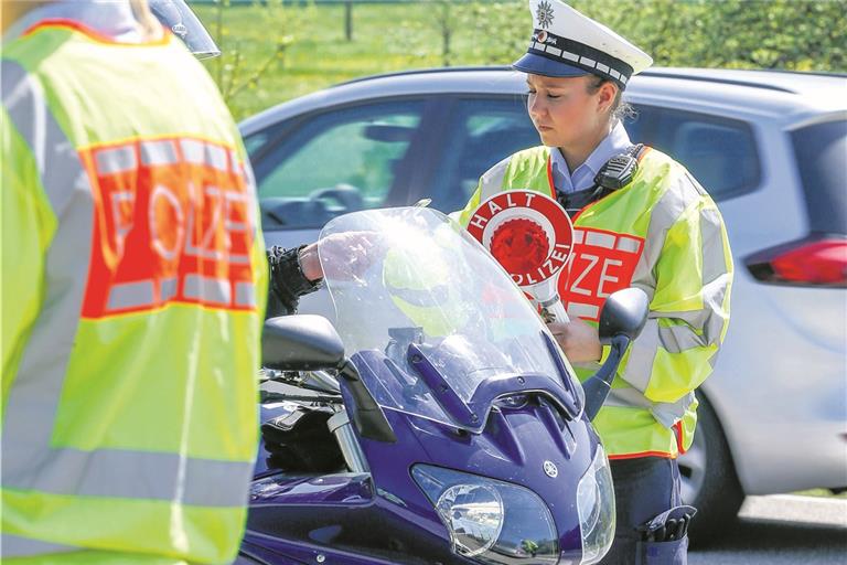 Verkehrskontrollen wie in Spiegelberg und Sulzbach sollen die schwarzen Schafe unter den Motorradfahrern entlarven. Archivfoto: A. Becher