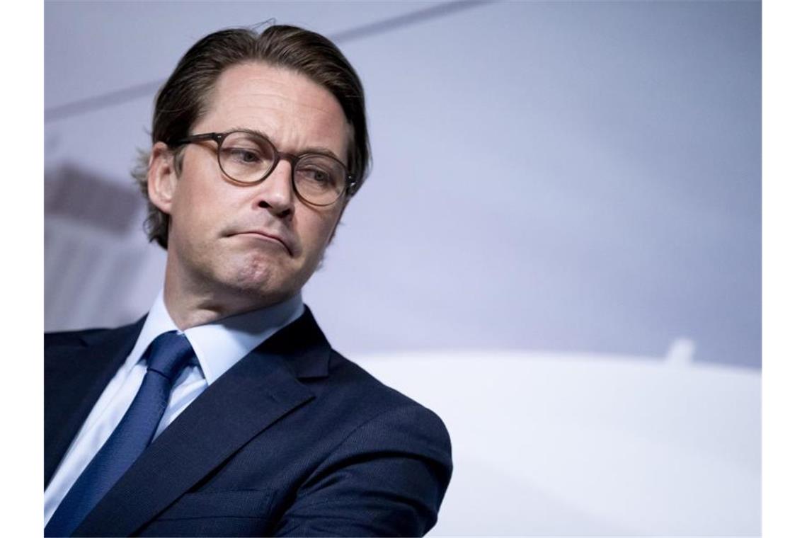 Maut-Vorwürfe gegen Scheuer: Privates E-Mail-Konto genutzt? Verkehrsminister Andreas Scheuer muss sich mit neuen Vorwürfen auseinandersetzen. Foto: Christoph Soeder/dpa