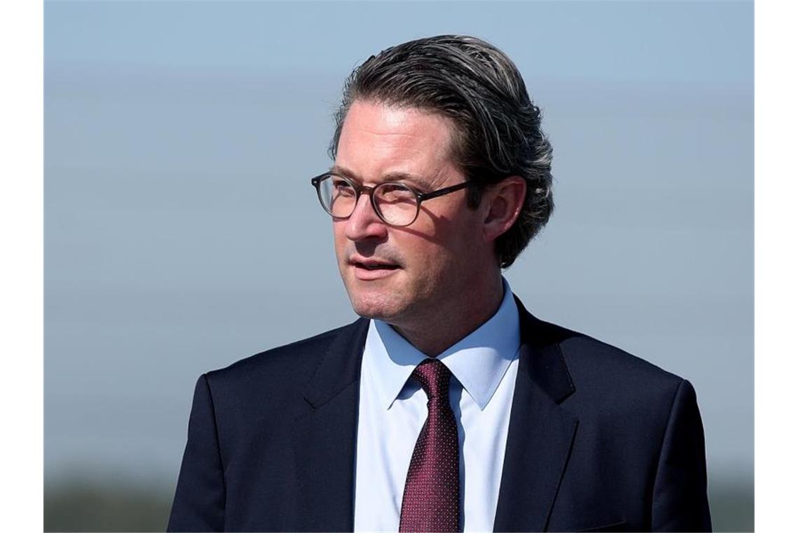 Verkehrsminister will Anwendung von Drohnen voranbringen Verkehrsminister Andreas Scheuer will die unbemannte Luftfahrt in Deutschland voranbringen. Foto: Ronny Hartmann/dpa-Zentralbild/dpa