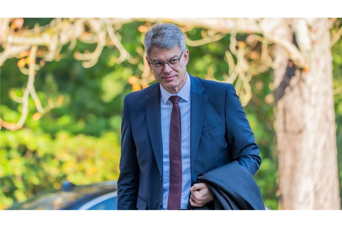 Verkehrsminister Patrick Schnieder (CDU) wurde während der Klausur nach einem Kreislaufzusammebruch ins Krankenhaus gebracht. Danach hieß es, es gehe ihm wieder besser.