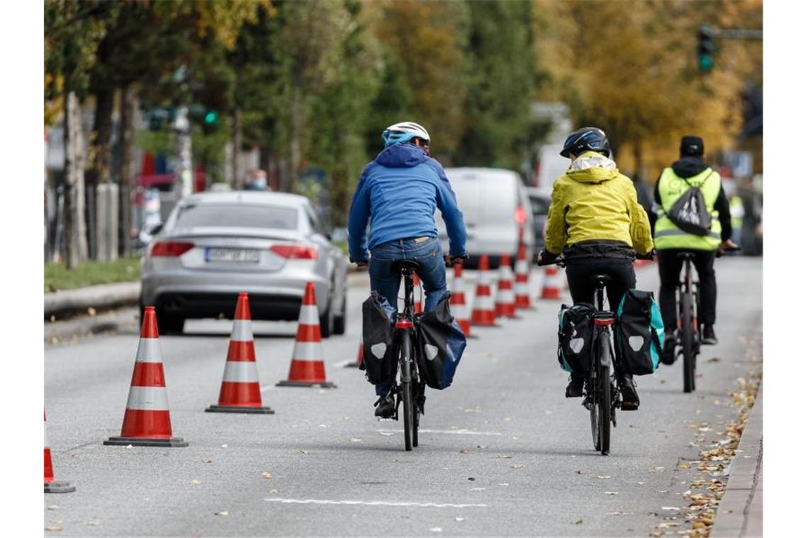 Scheuer: „So viel Geld wie nie zuvor“ für Fahrradverkehr Verkehrsminister Scheuer will in Hamburg Details des neuen Nationalen Radverkehrsplans vorstellen. Foto: Markus Scholz/dpa