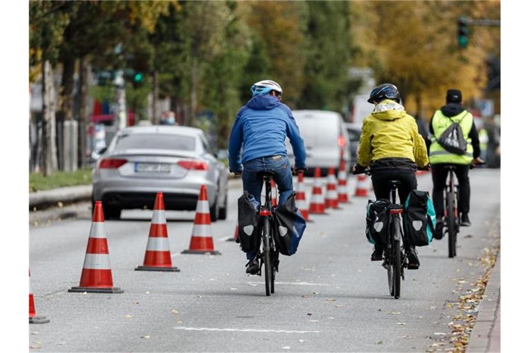 Verkehrsminister Scheuer will in Hamburg Details des neuen Nationalen Radverkehrsplans vorstellen. Foto: Markus Scholz/dpa