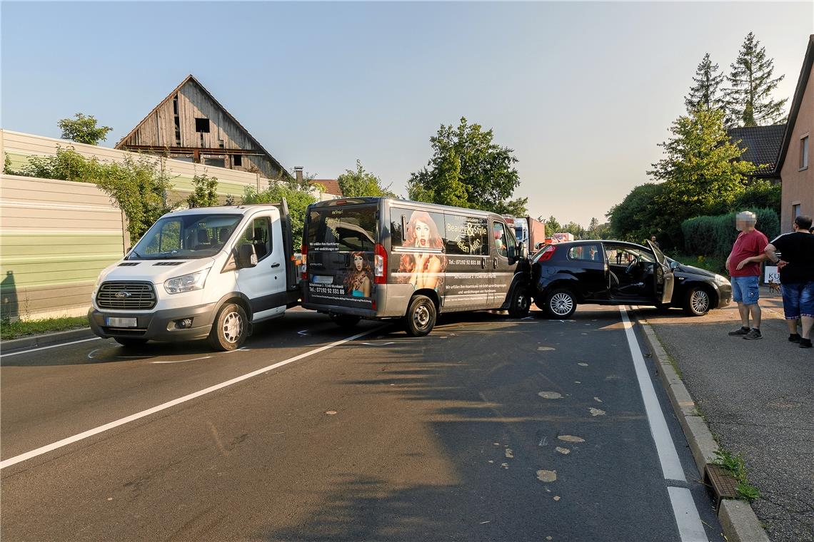 Verkehrsbehinderungen nach Unfall auf der B14 in Strümpfelbach
