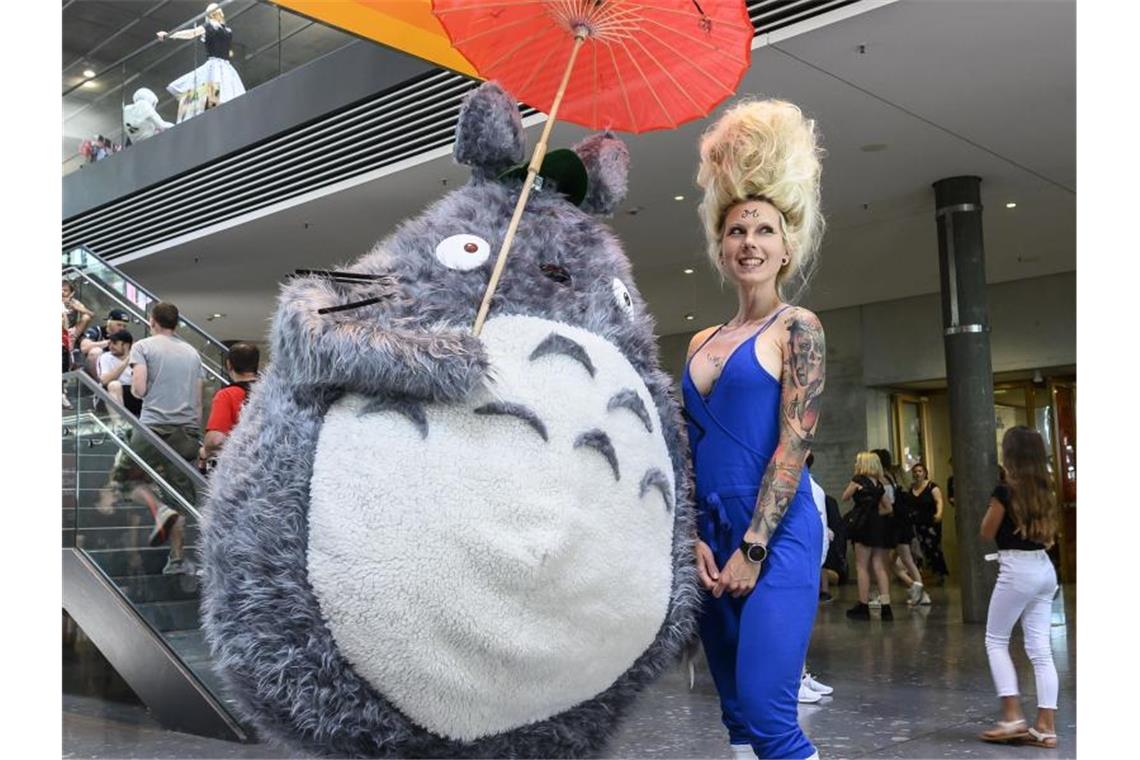 Stuttgarter Comic- und Fantasymesse in kleinerem Rahmen Verkleidete Teilnehmer auf der „Comic Con“. Foto: Daniel Maurer/dpa