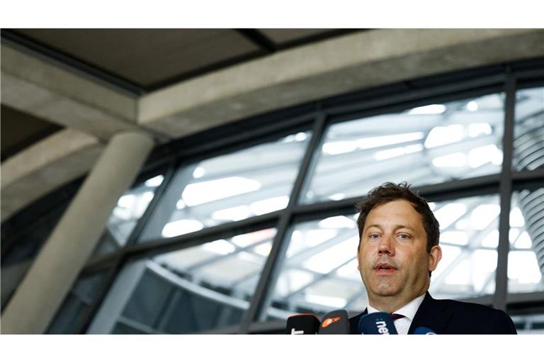 Verlangt von Verkehrsminister Schnieder Rechenschaft: Finanzminister Klingbeil.
