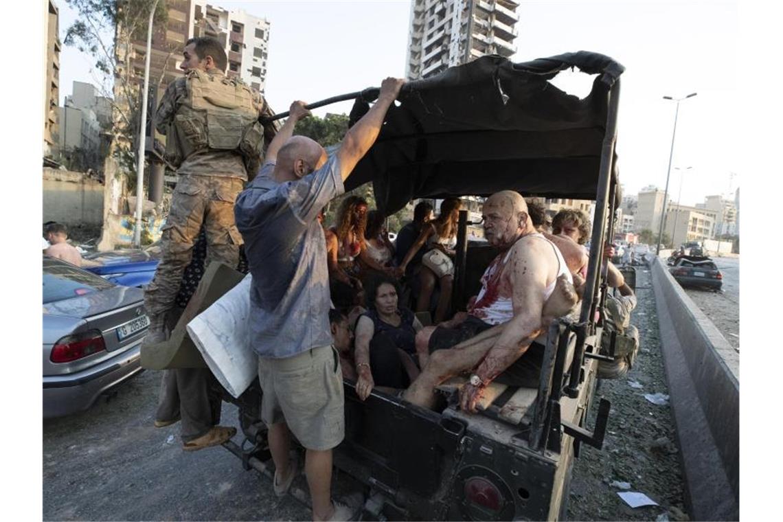 Beirut unter Schock - Länder schicken Rettungsteams