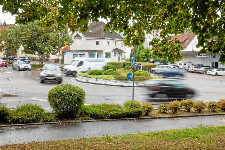 Vermutlich 2025 wird der sogenannte Kawag-Kreisel endgültig ausgebaut. Keine Sorge, dies kollidiert nicht mit dem B-14-Ausbau im Bereich Backnang-Süd. Die Bundesstraße wird in diesem kritischen Abschnitt wohl erst 2027 ausgebaut werden. Foto: Alexander Becher