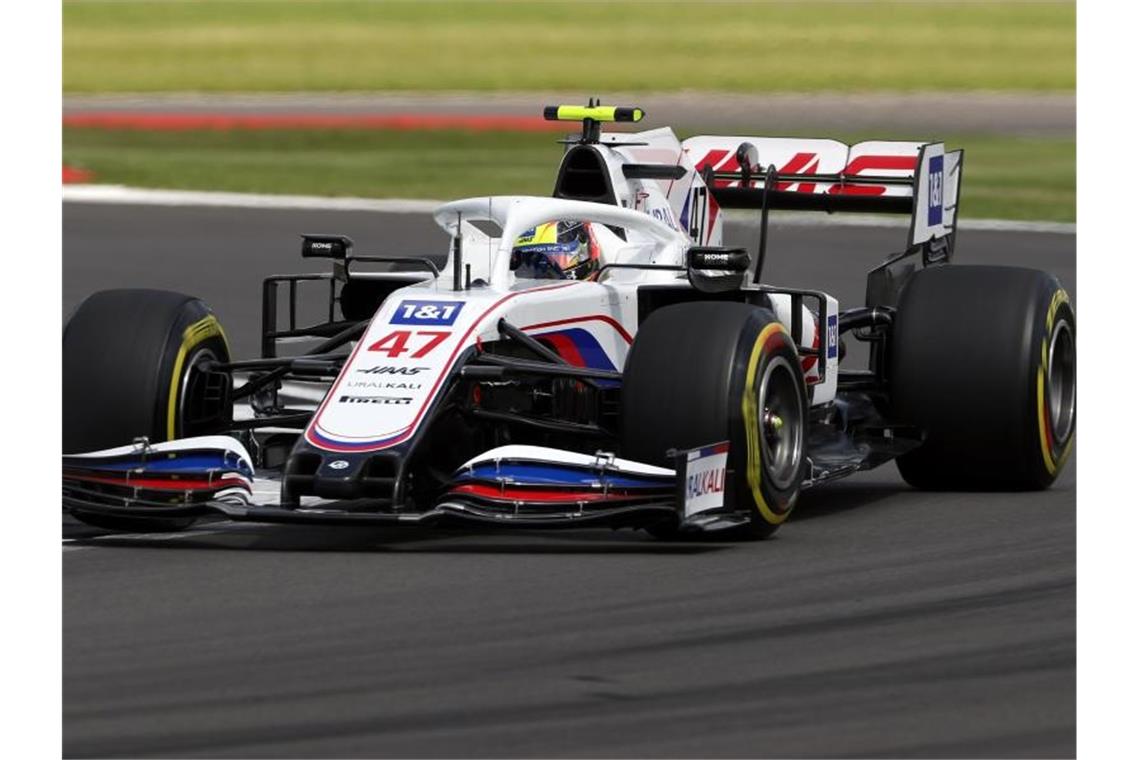 Mick Schumacher in Qualifikation früh raus Verpasste die Runde der zehn schnellsten Fahrer: Mick Schumacher vom Team Haas. Foto: Bradley Collyer/PA Wire/dpa