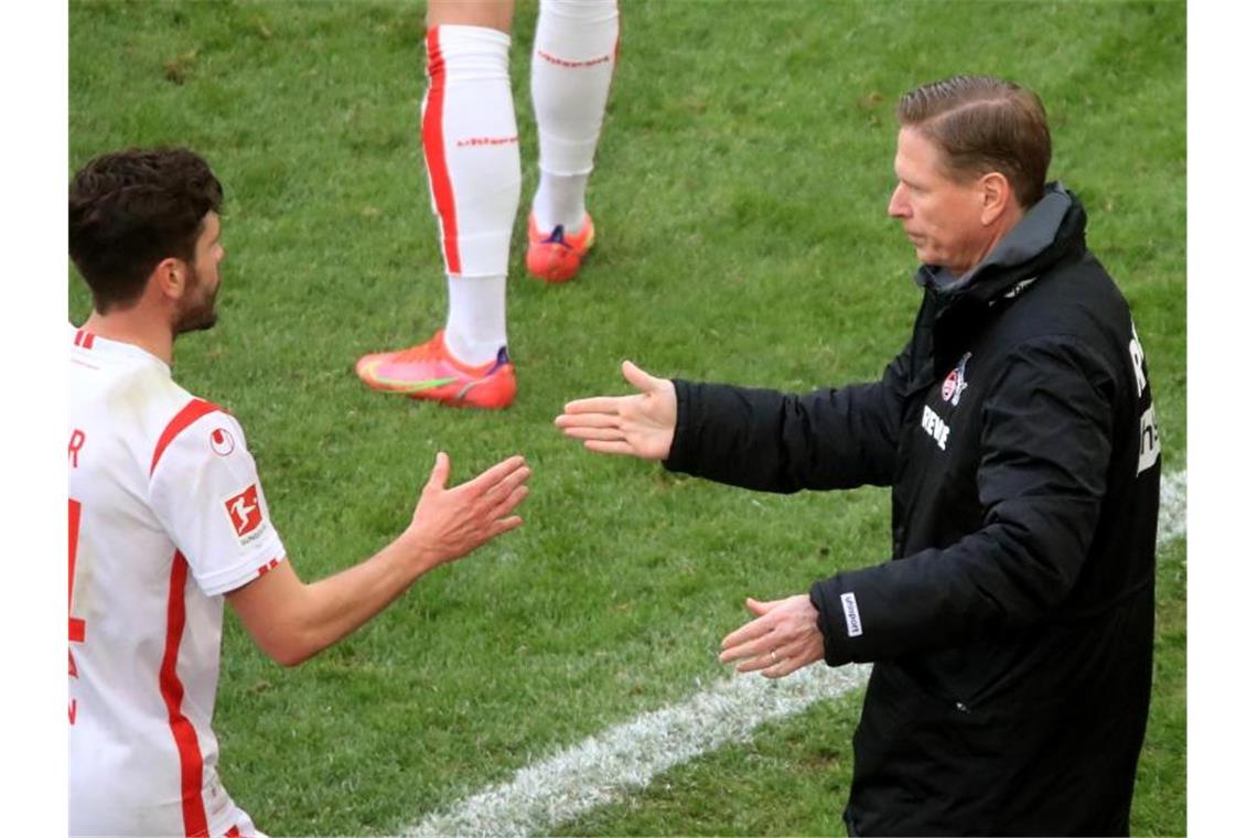 Bundesliga: Das war der Samstag, das kommt am Sonntag Verpasste mit dem 1. FC Köln nur knapp den zweiten Sieg gegen Borussia Dortmund in einer Saison: Trainer Markus Gisdol (r). Foto: Wolfgang Rattay/Reuters-Pool/dpa