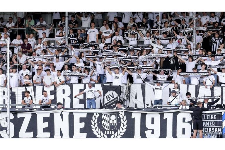 Verpassten Teile des Spiels im Gazi-Stadion: Die Fans des SV Sandhausen (Archivbild).