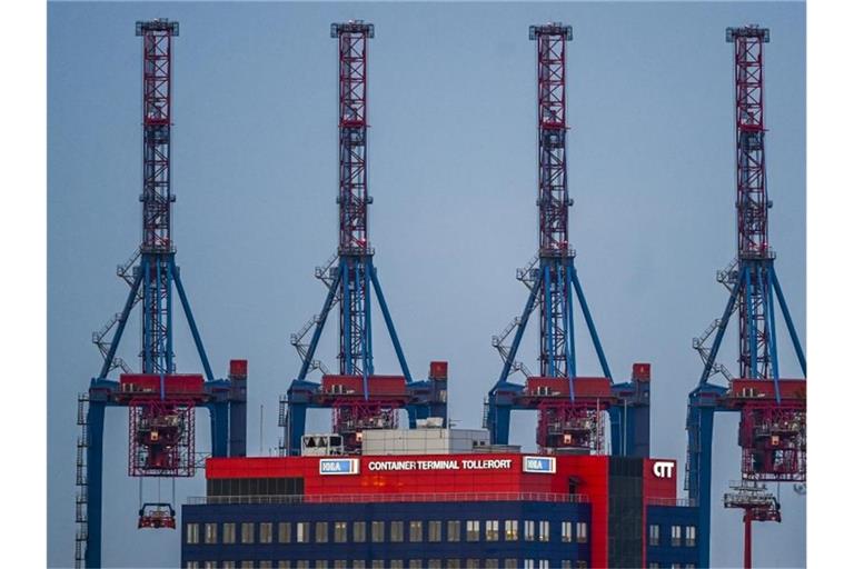 Verschiedene Konjunkturdaten deuten darauf hin, dass die deutsche Wirtschaft im April den Tiefpunkt erreicht haben könnte. Foto: Axel Heimken/dpa