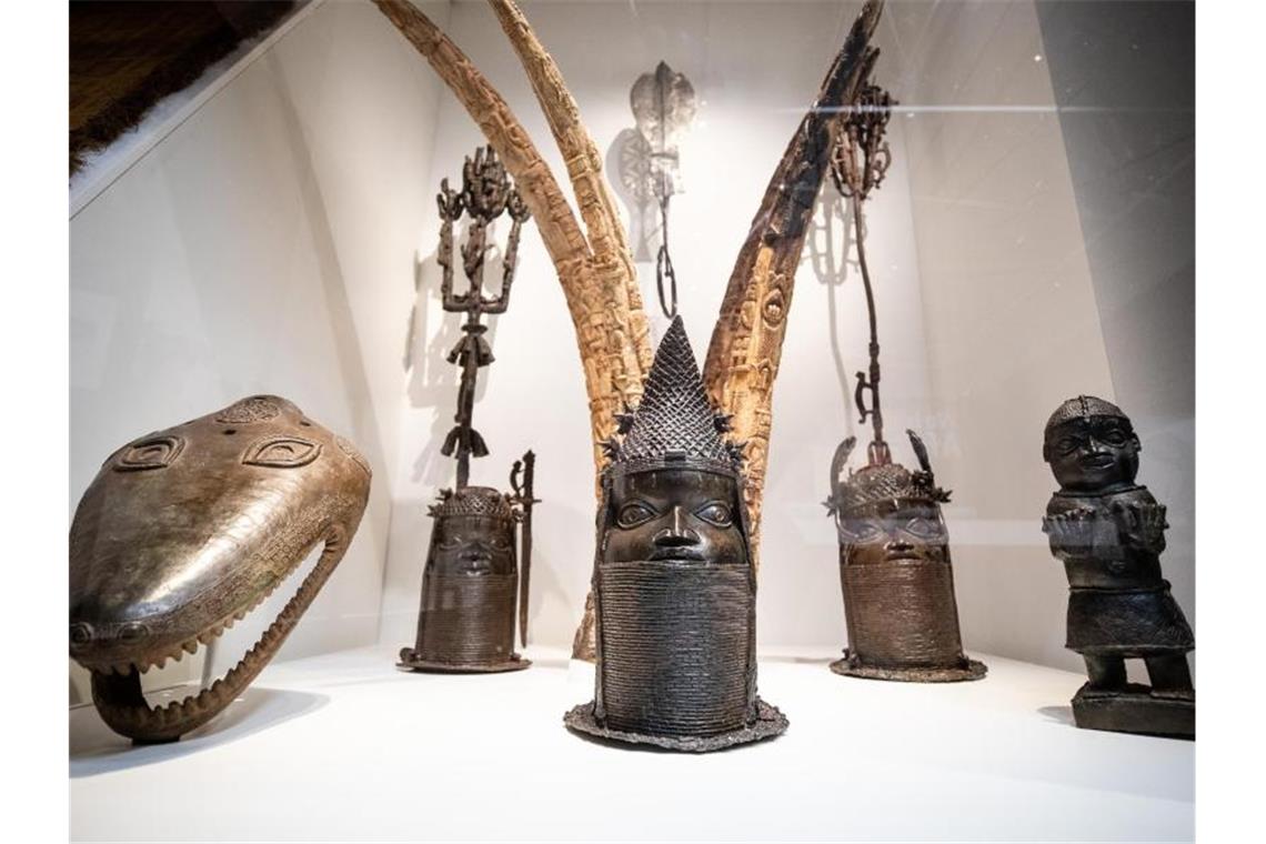 Verschiedene Skulpturen aus Nigeria sind im Linden-Museum in Stuttgart zu sehen. Foto: Christoph Schmidt/dpa/Archivbild