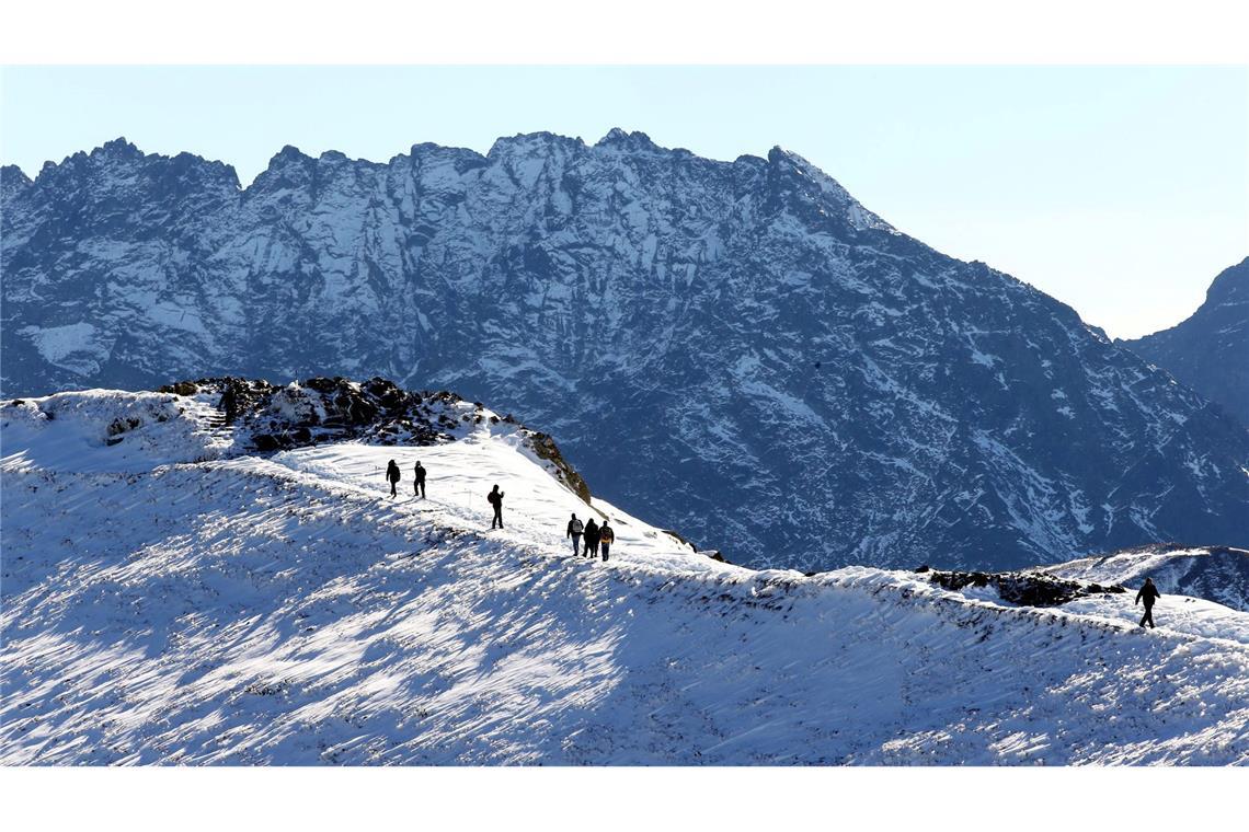 Verschneite Berge in der Hohen Tatra. (Archivbild)