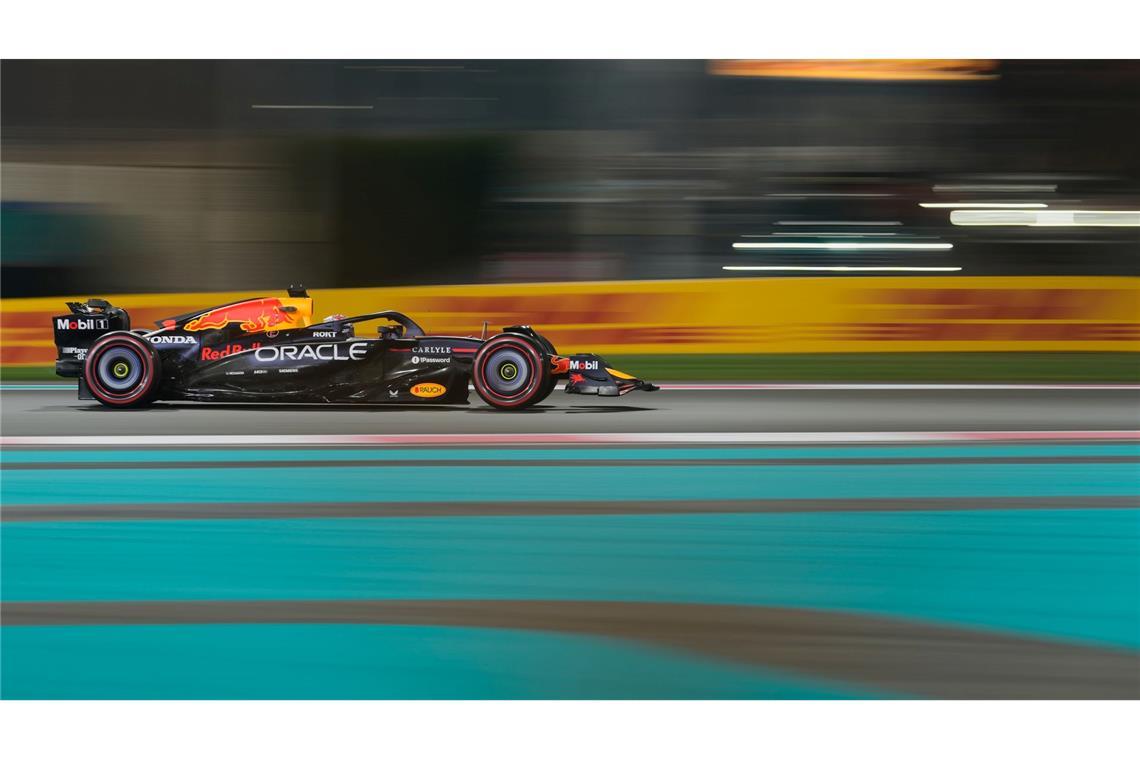 Verstappen versucht alles, um doch noch seinen fünften Titel in Serie zu holen.